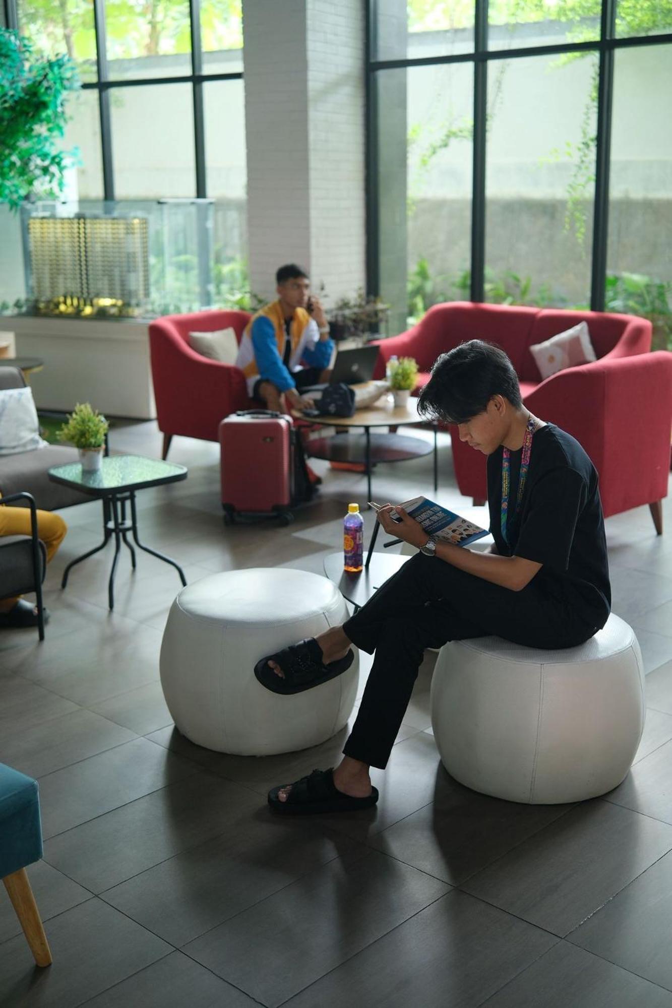 Cordova Suites Semarang Exterior foto