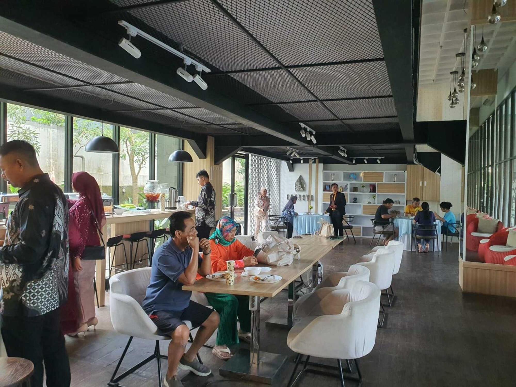 Cordova Suites Semarang Exterior foto